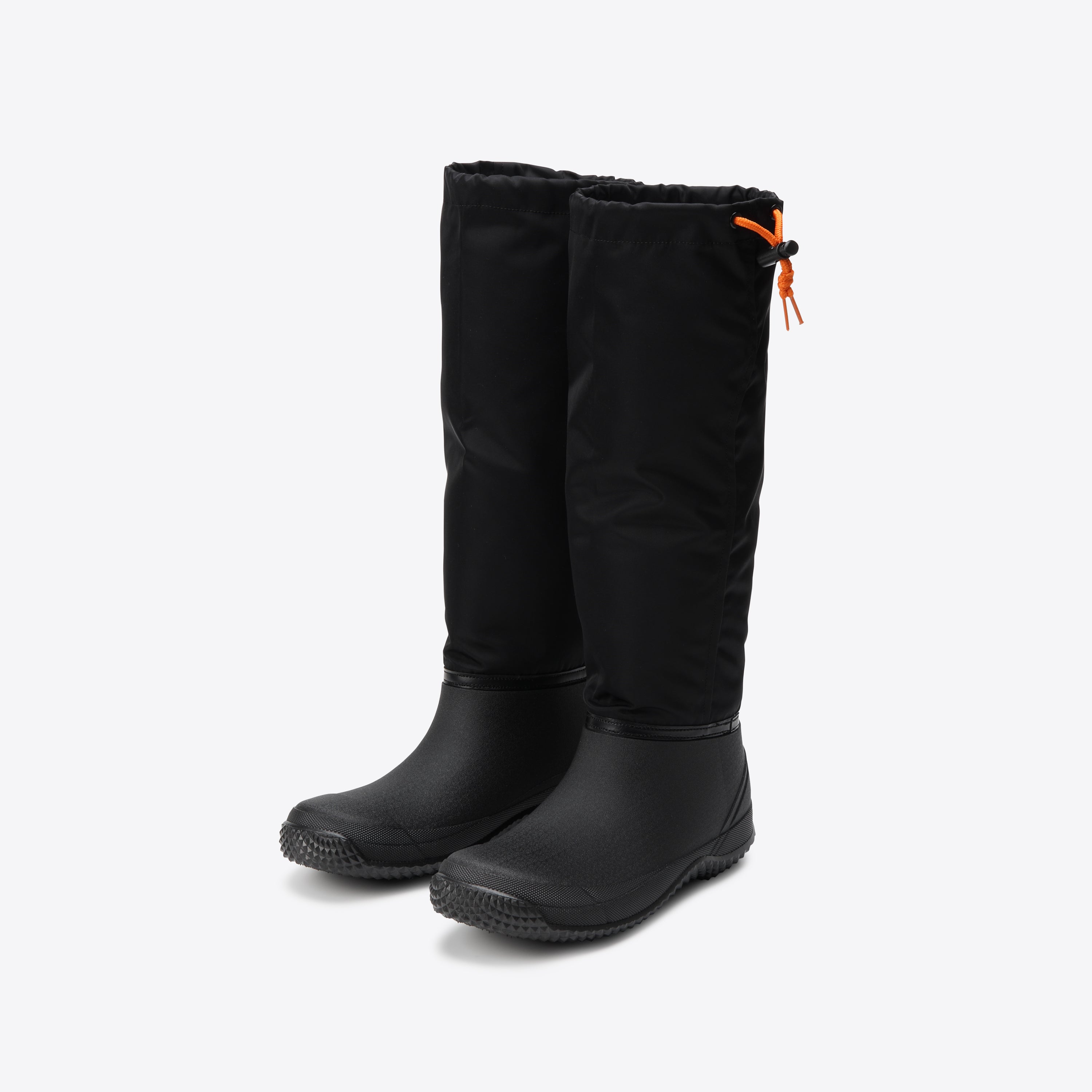 マンダム#60 Actiboots　ブラックの両足
