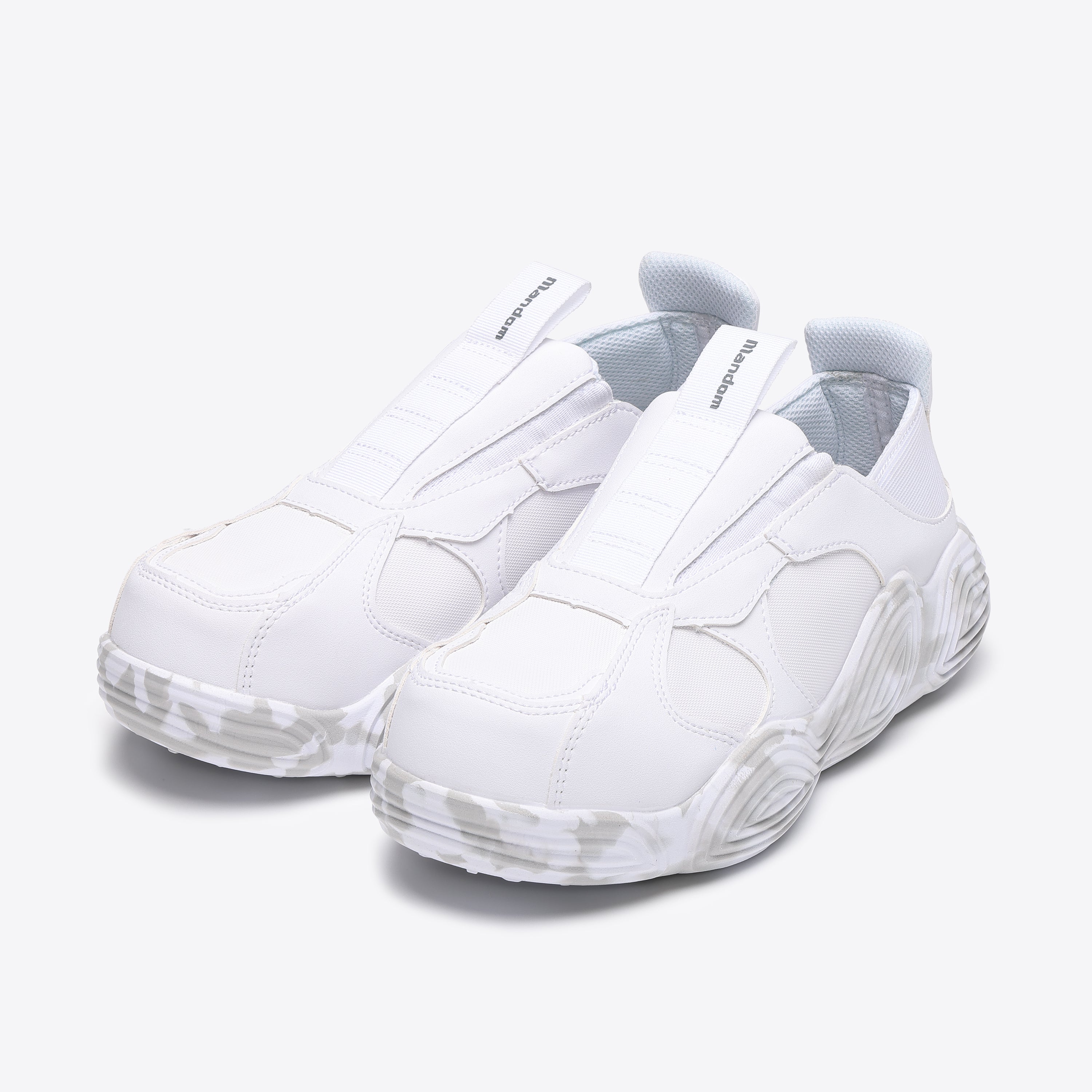マンダムHOVER LIGHT#814　ホワイトミリタリーの両足